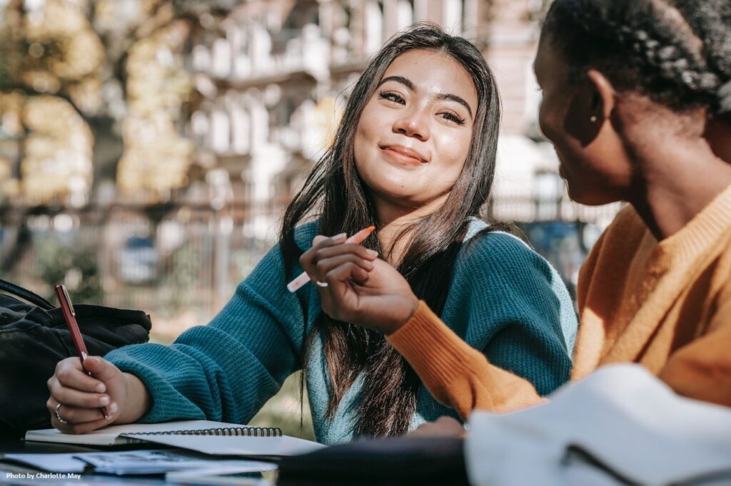 8 Signs You're Exceptionally Skilled at Reading Others